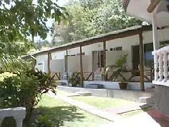 Anse Soleil Beachcomber Baie Lazare